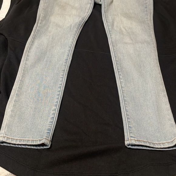 Like New Levi’s - Picture 3 of 6